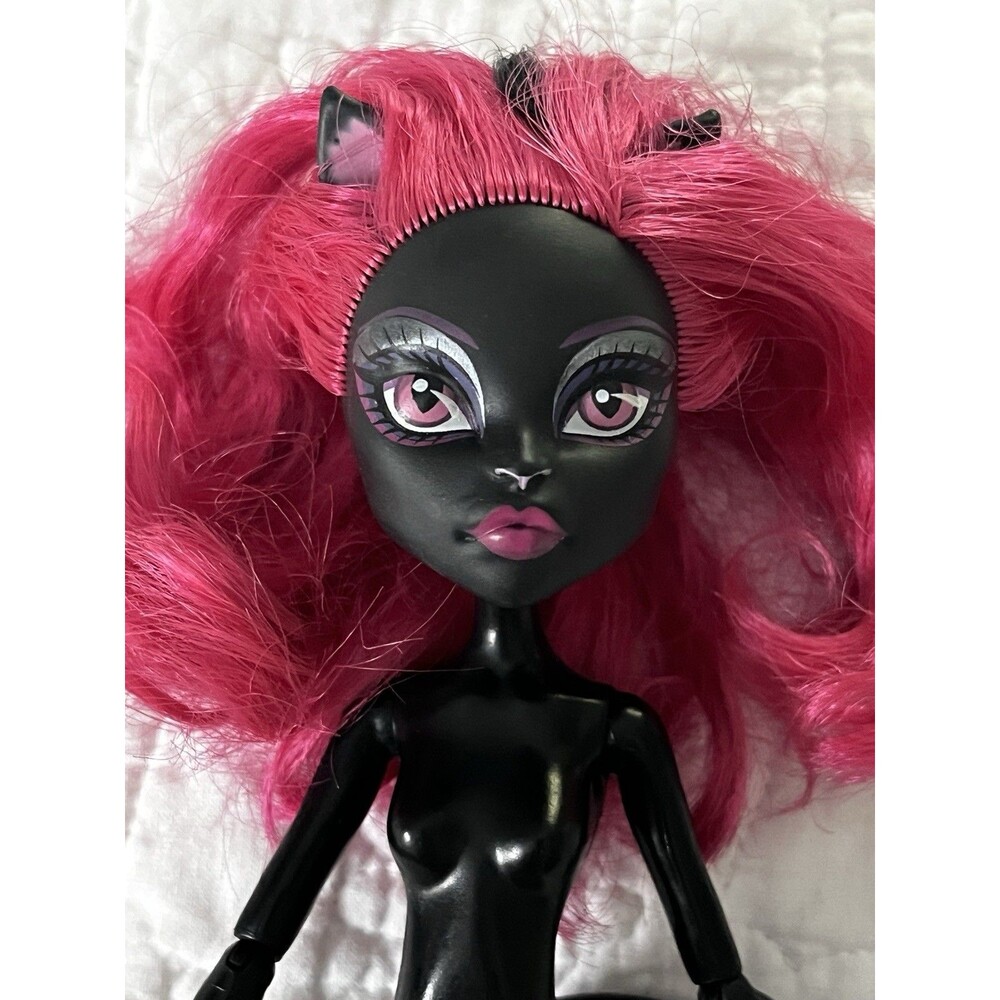 Monster High 2011 Catty Noir Nude Doll With Tail + Bracelet - Picture 2 of 8